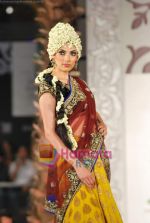 Model walks the ramp for Vikram Phadnis at Aamby Valley India Bridal Week day 4 on 1st Nov 2010 (52).JPG